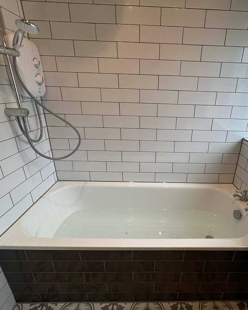 Bath with metro-tiled surround